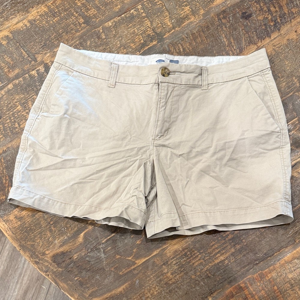 Old Navy Women's Chino Shorts - Light Cream